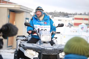 Harald Tunheim prøvesitter sin nye ATV fra Polaris. (Foto: Ann Christin Pettersen)